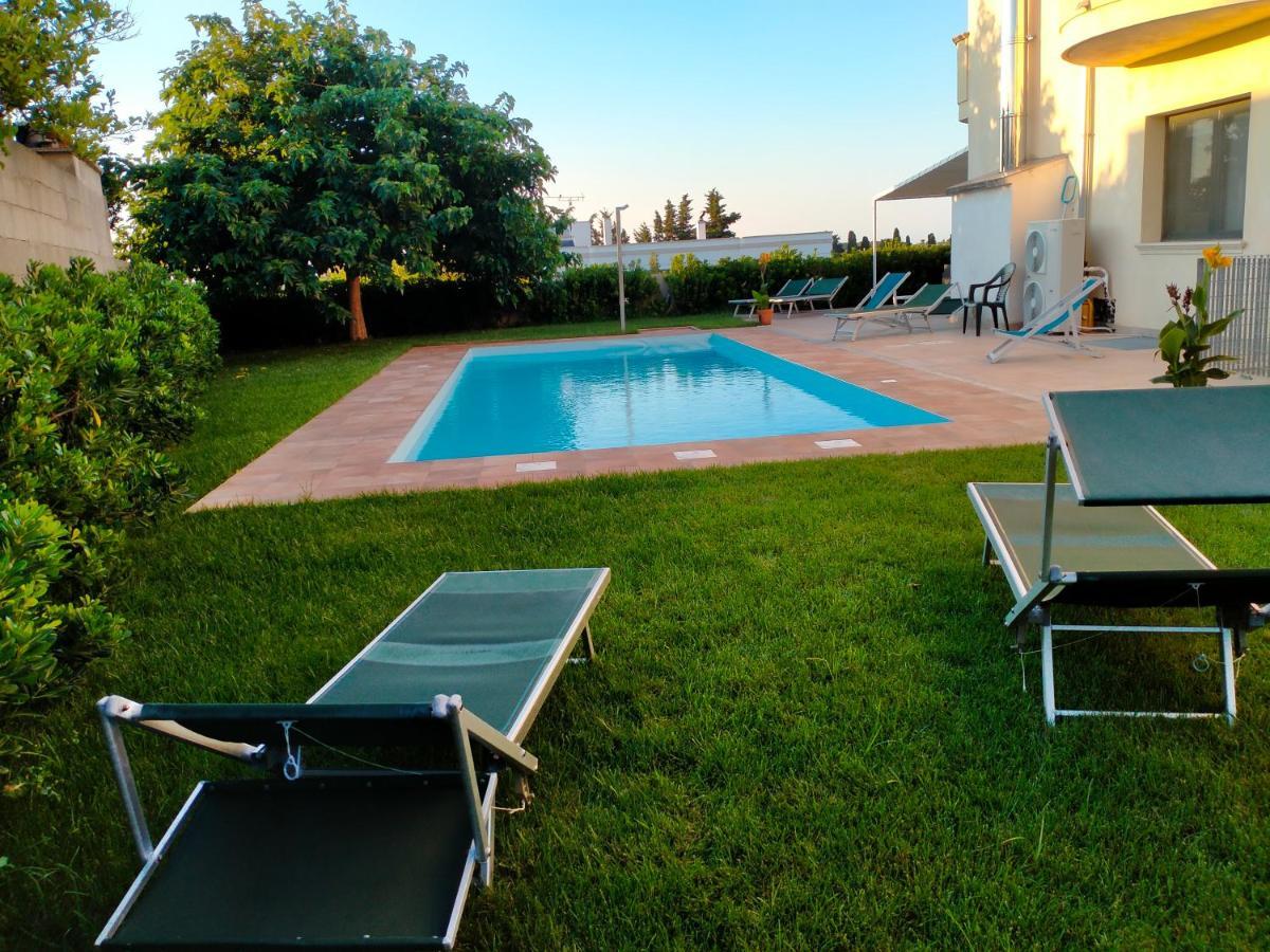 B&B Hotel Helios Uggiano La Chiesa Extérieur photo