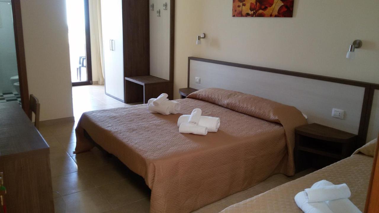 B&B Hotel Helios Uggiano La Chiesa Extérieur photo