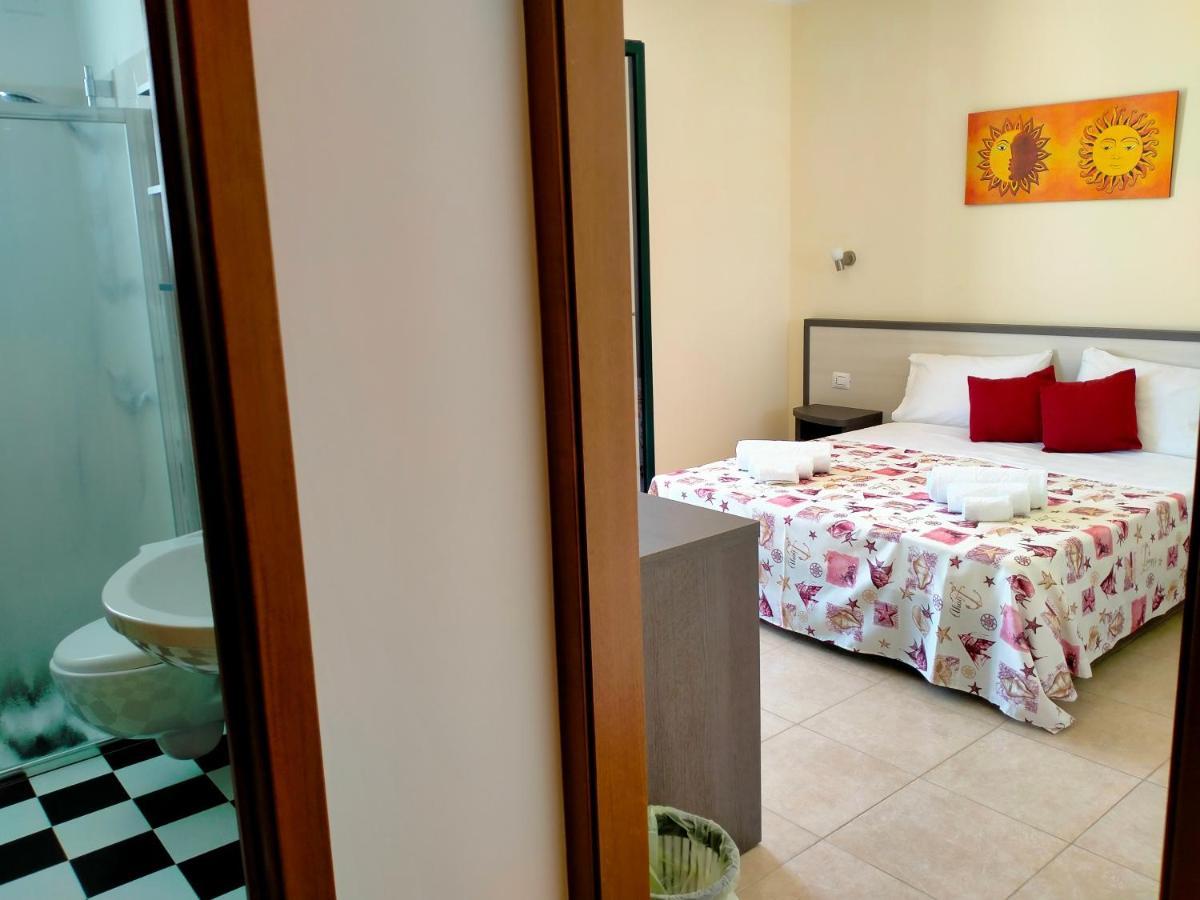 B&B Hotel Helios Uggiano La Chiesa Extérieur photo