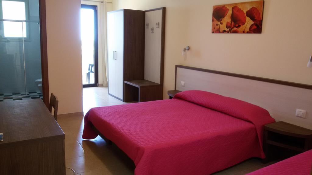 B&B Hotel Helios Uggiano La Chiesa Extérieur photo