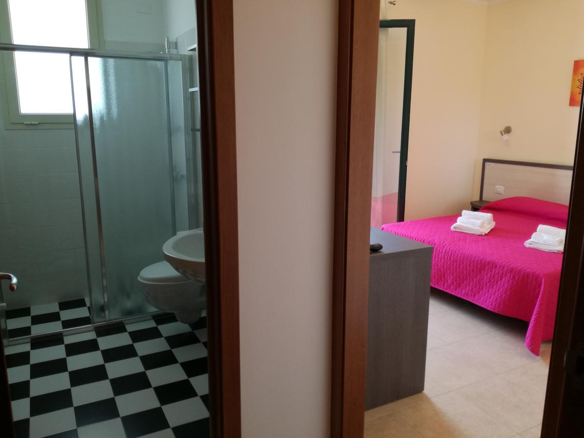 B&B Hotel Helios Uggiano La Chiesa Extérieur photo