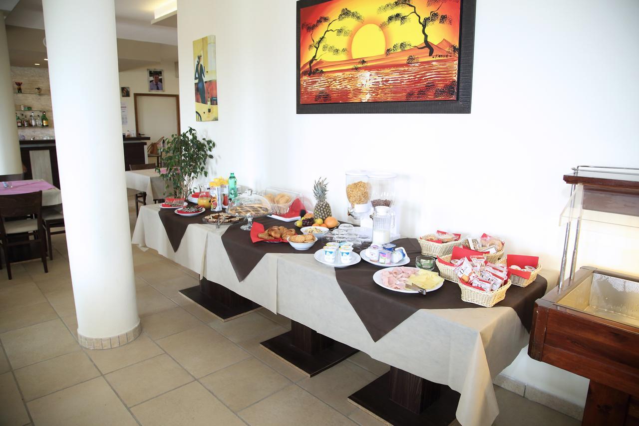 B&B Hotel Helios Uggiano La Chiesa Extérieur photo