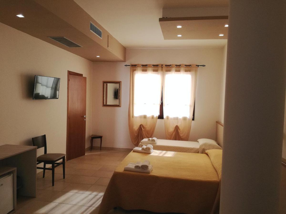 B&B Hotel Helios Uggiano La Chiesa Extérieur photo